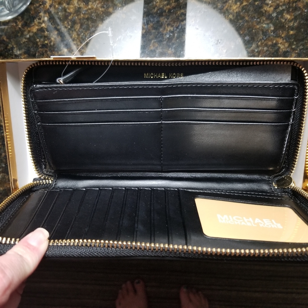 Michael Kors wallet - Picture 2 of 2
